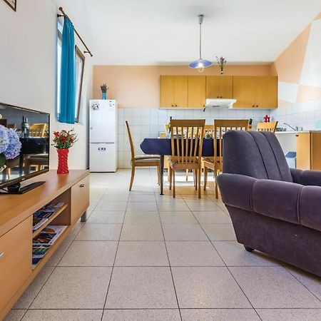 2 Bedroom Awesome Apartment In Vinkuran Exterior foto