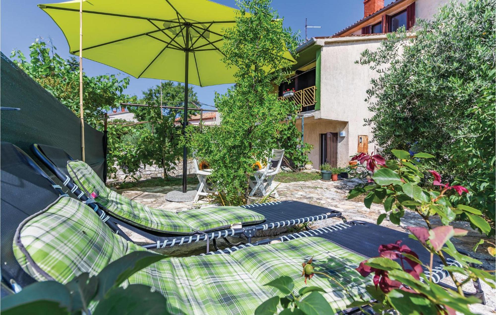 2 Bedroom Awesome Apartment In Vinkuran Exterior foto