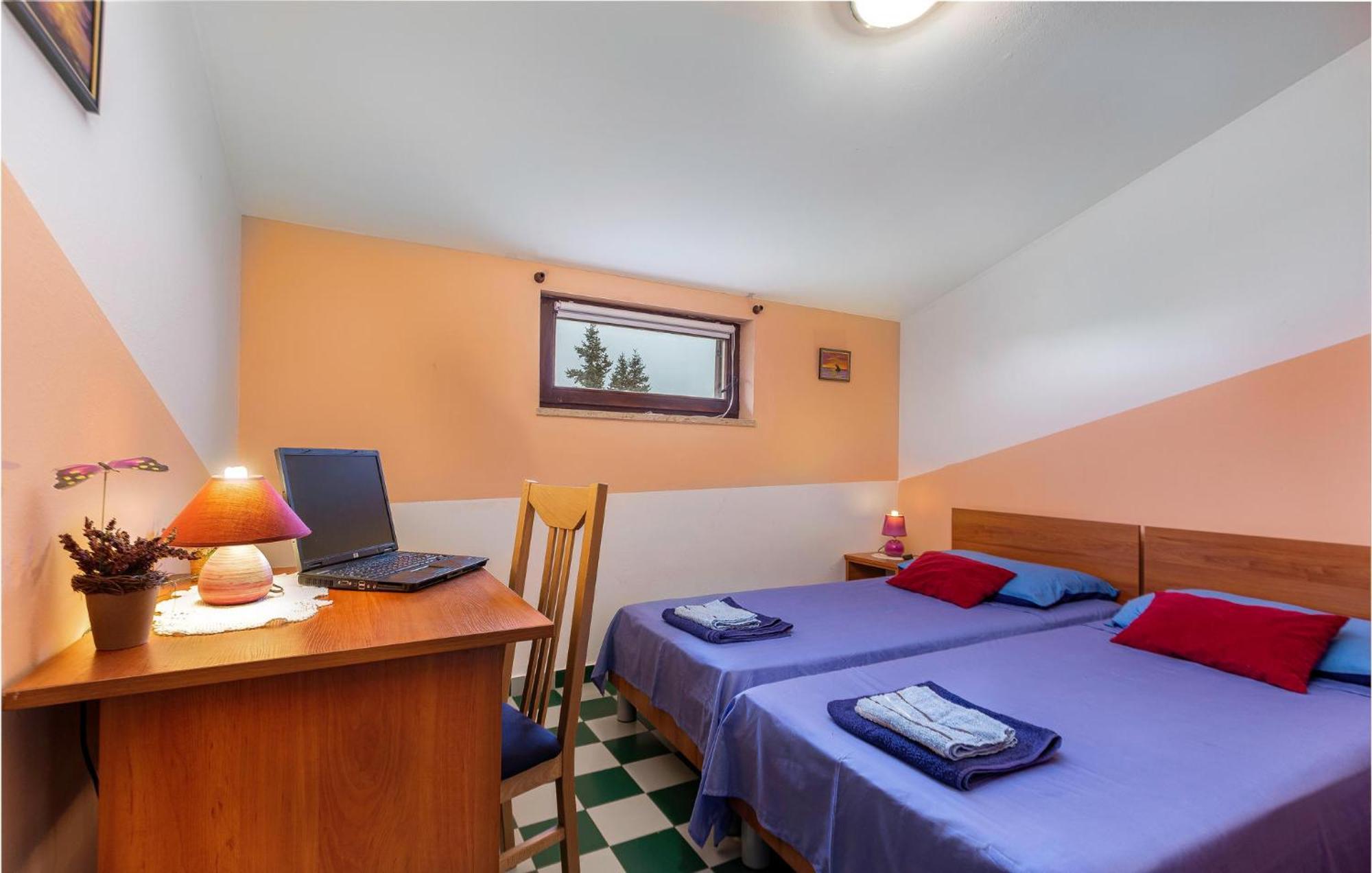 2 Bedroom Awesome Apartment In Vinkuran Exterior foto